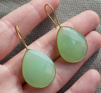 Vergulde zilveren bezel oorbellen met lime groene Chalcedoon